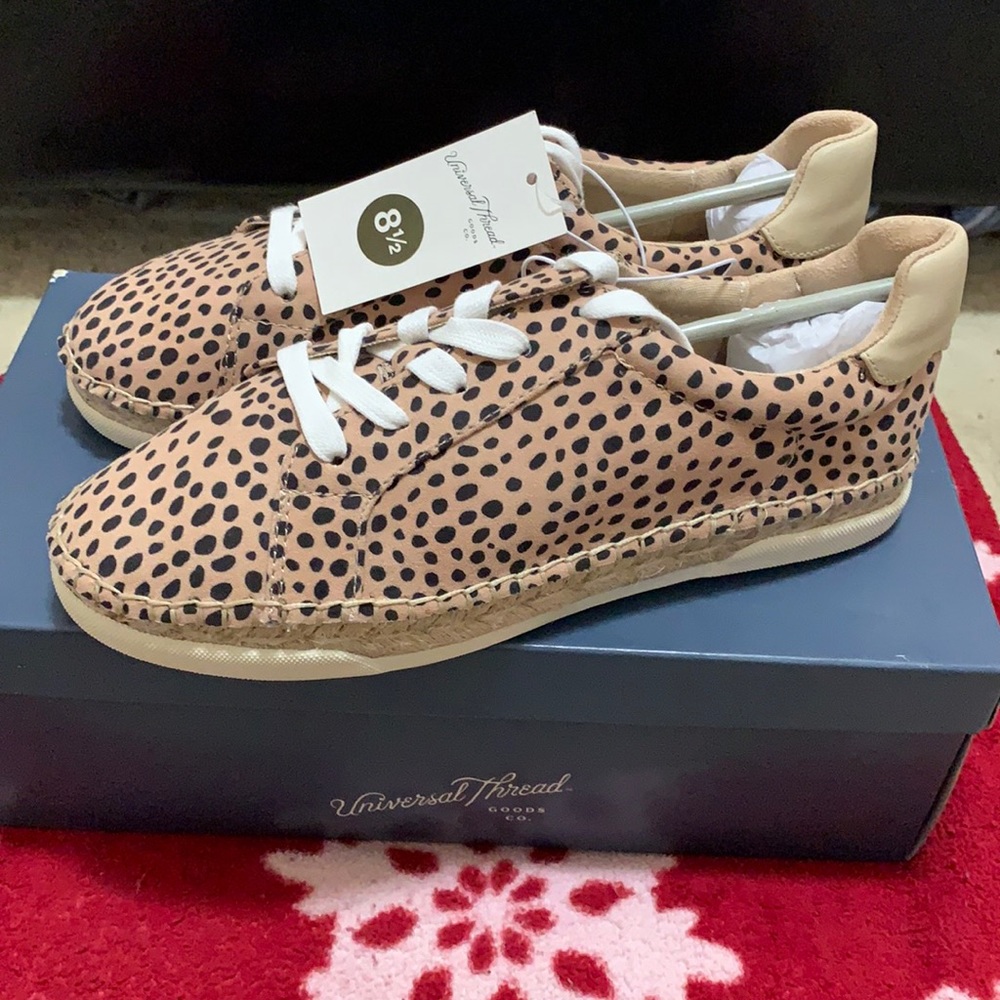 8.5 Brown Spotted Sneakers